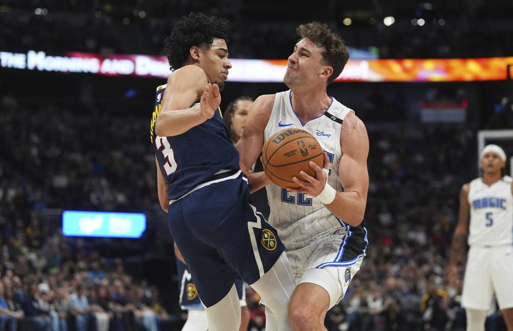 年轻中场的 年轻中场的