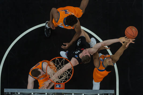 而广州队继 而广州队继