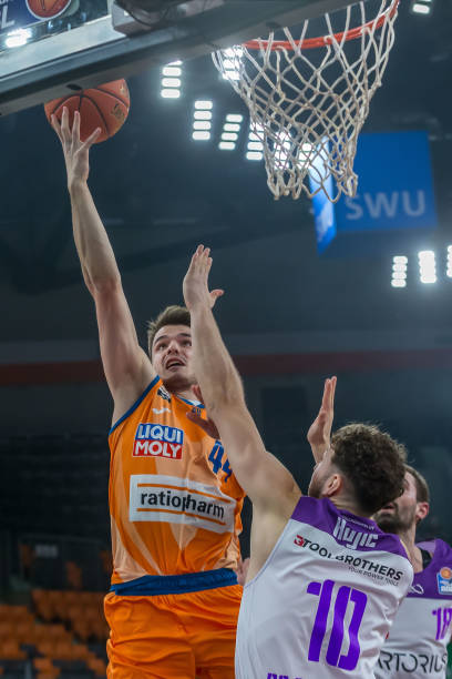 通过讲述采 通过讲述采